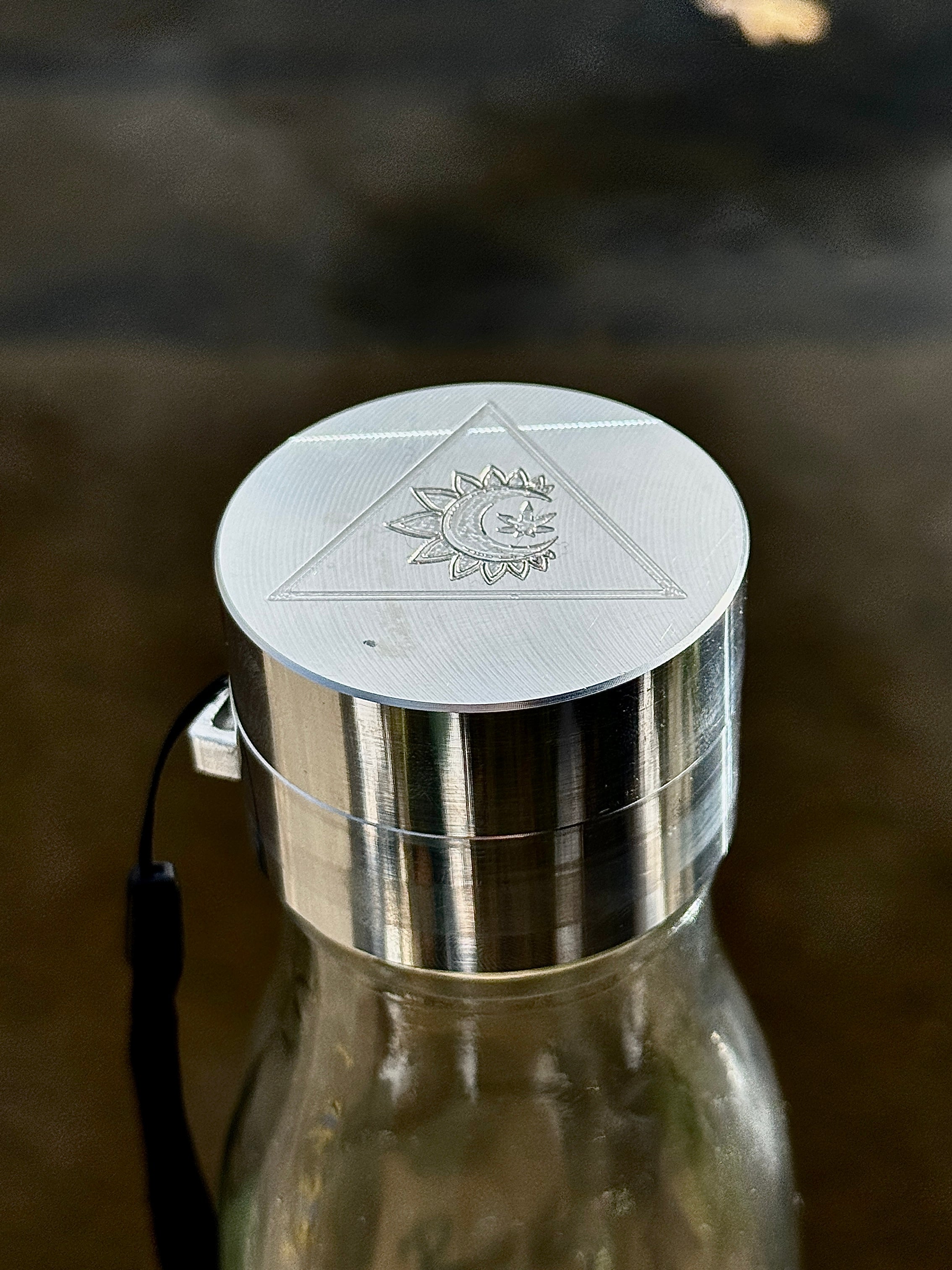 2Spirits - 3 in 1 Trinkflasche + Grinder