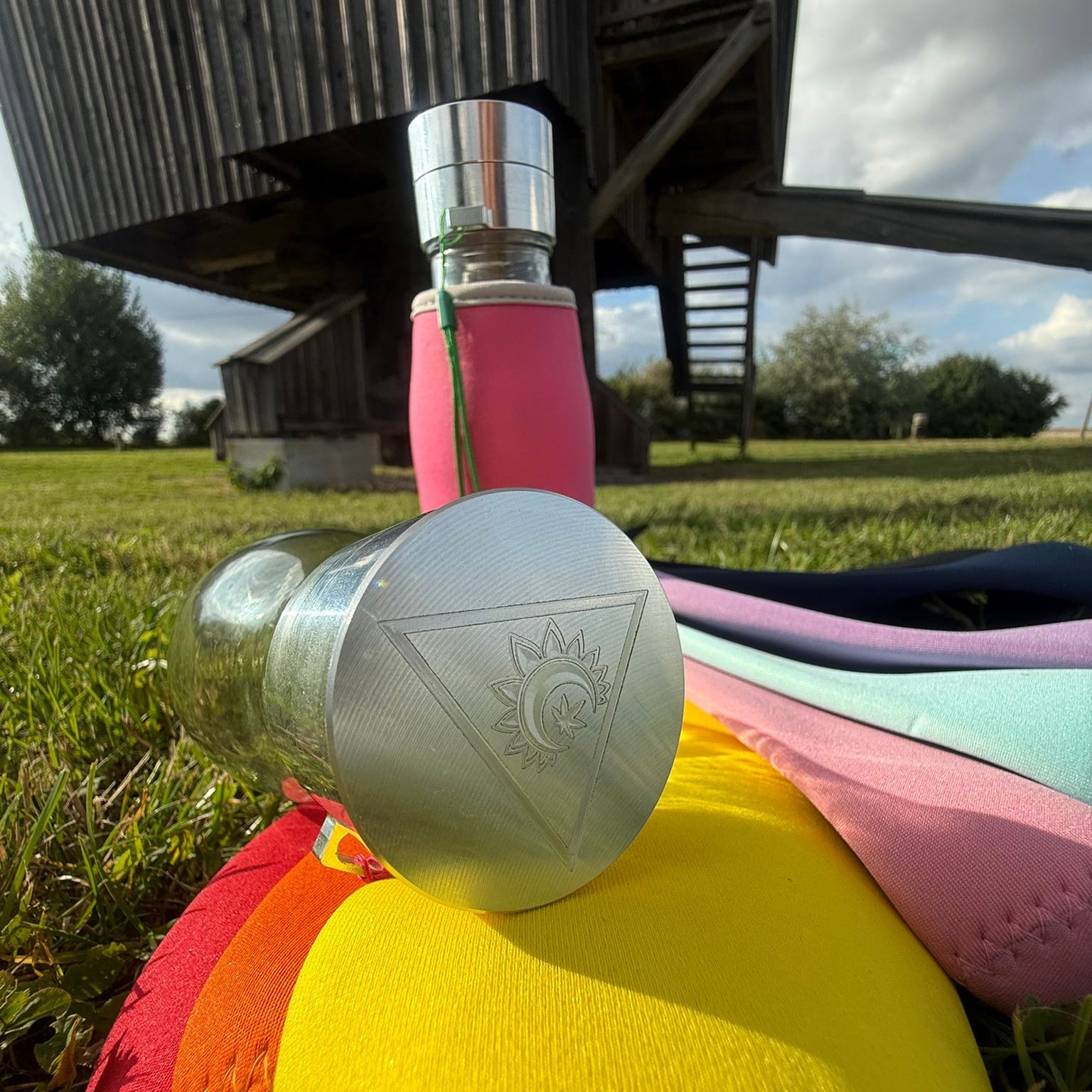 2Spirits - 3 in 1 Trinkflasche + Grinder